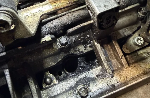 Engine opened up during on-site fault diagnosis