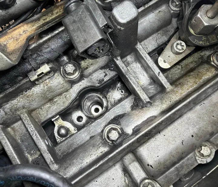 RSG Mechanical working through an engine fault on a Mercedes-Benz